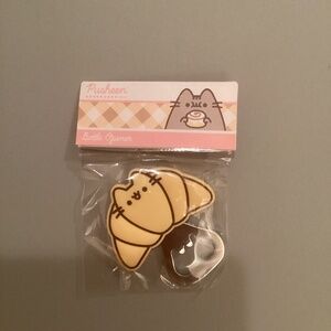 Pusheen Croissant bottle opener